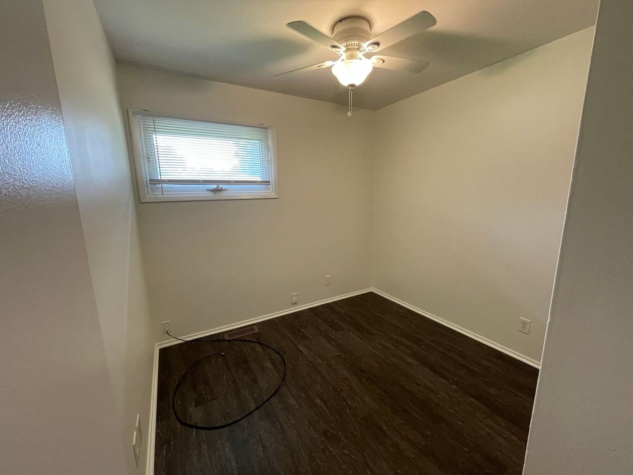110 N Tyrone Dr - Photo 6 of 10