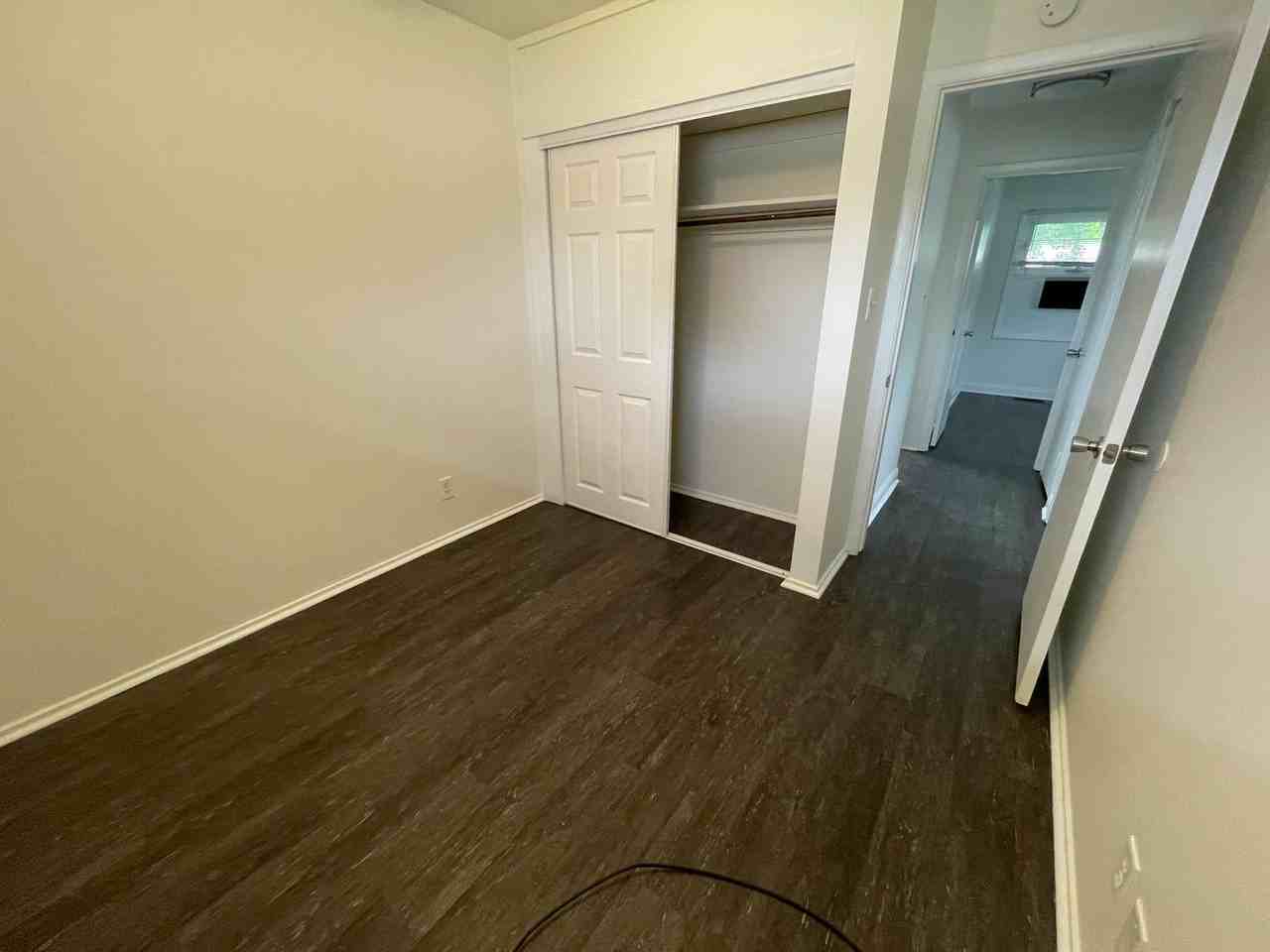 110 N Tyrone Dr - Photo 7 of 10