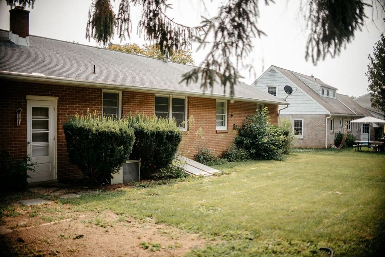 425 Spring Dr - Photo 3 of 40