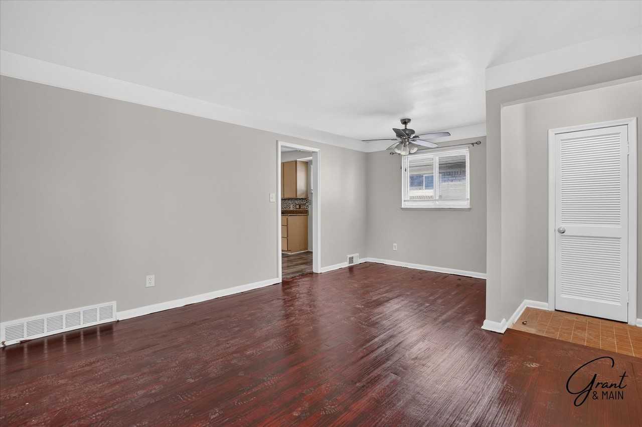 1619 Progress Ave - Photo 5 of 24