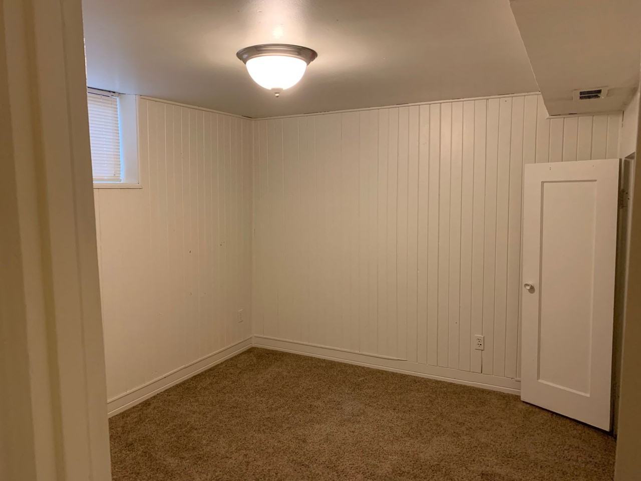 1422 W Oak St Bsmt #Bsmt - Photo 6 of 33