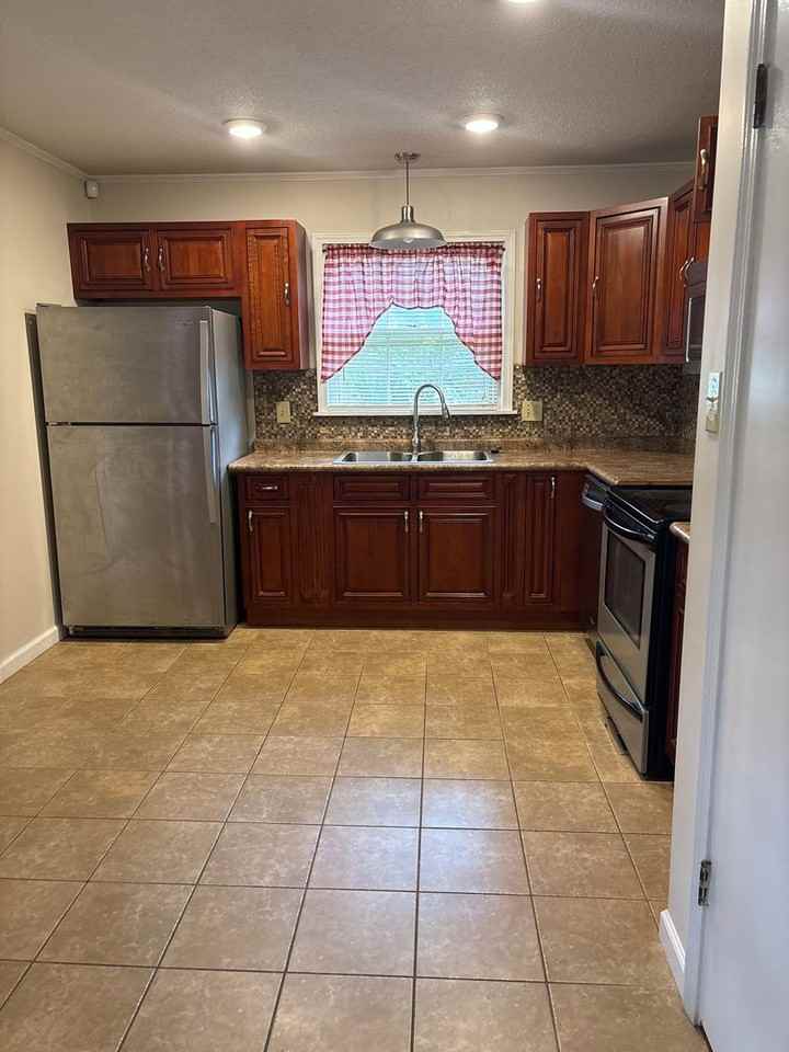 81 Royal Oaks Pl - Photo 2 of 14