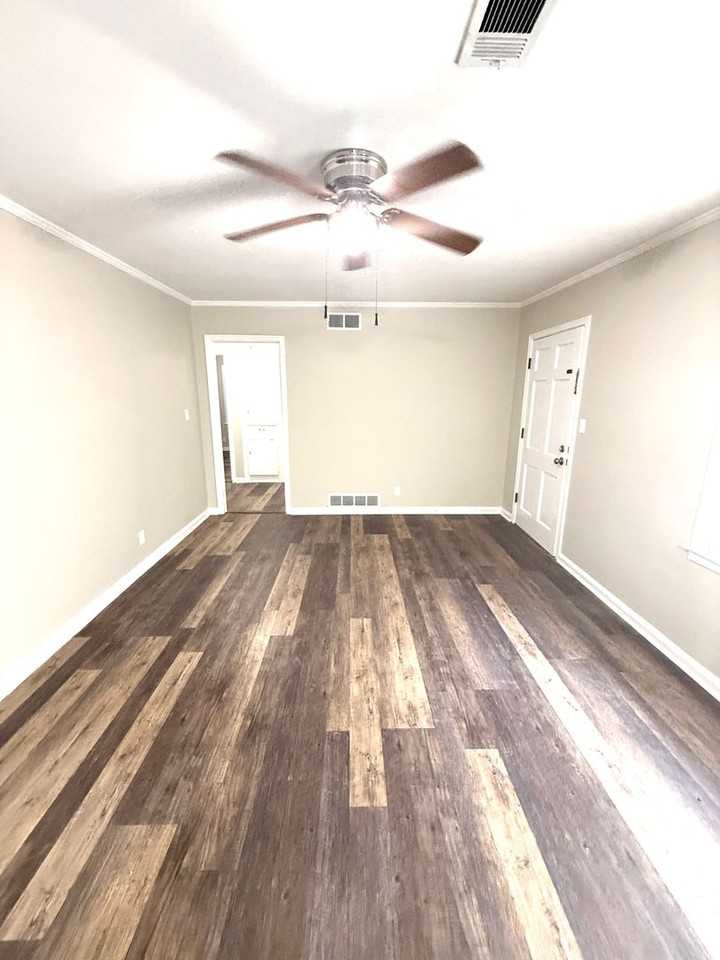 2726 Green Oaks Dr - Photo 4 of 12