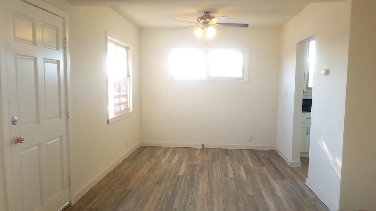 12001 College Ave - Photo 4 of 15