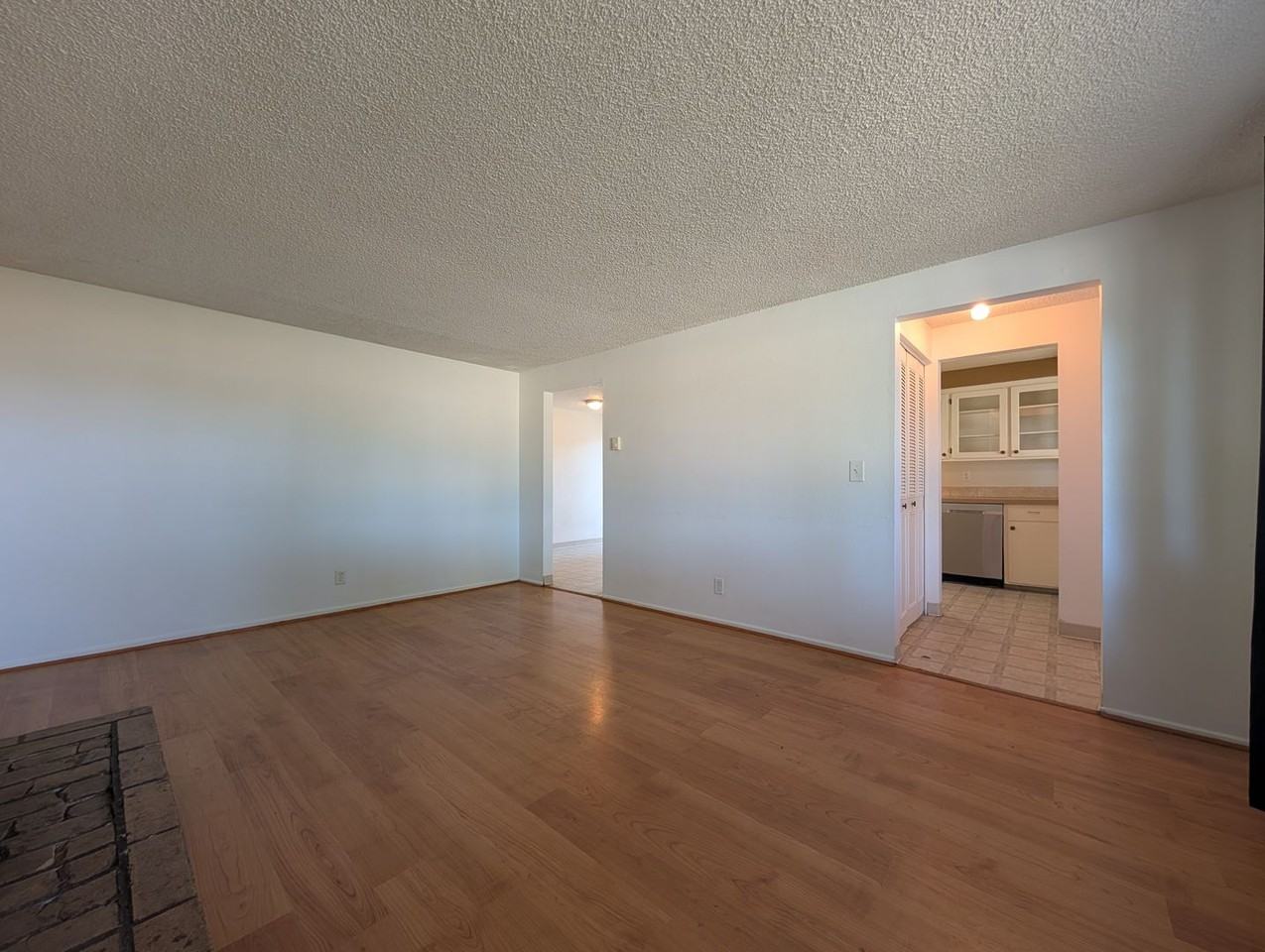 1320 Candlelight Dr - Photo 3 of 21