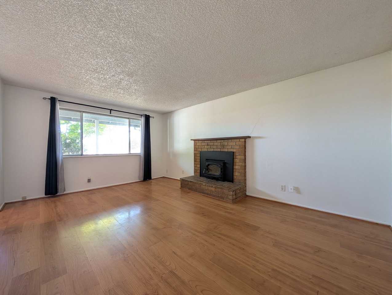 1320 Candlelight Dr - Photo 5 of 21
