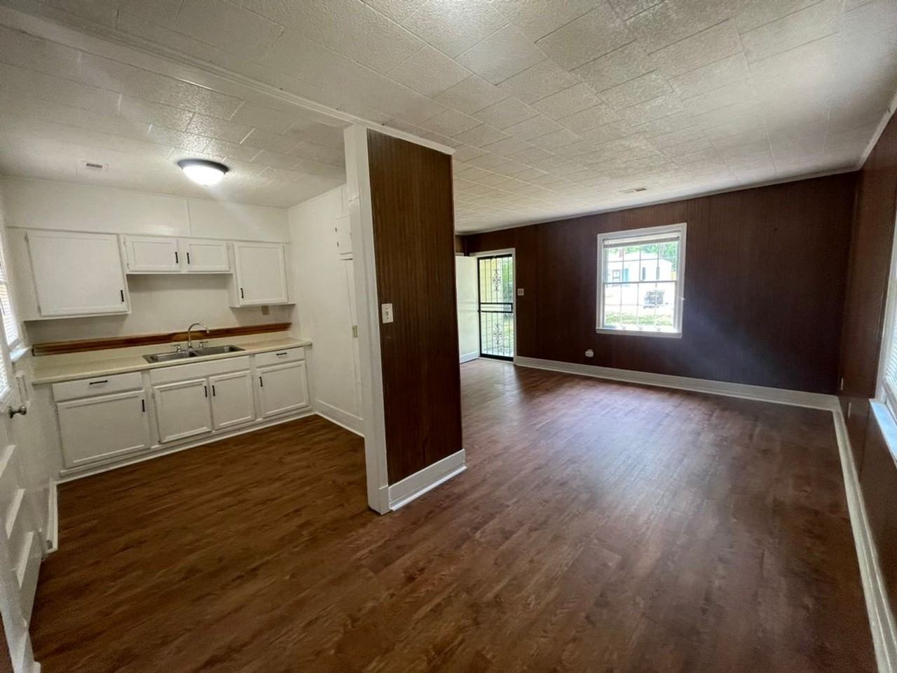 420 Hodges St - Photo 4 of 8