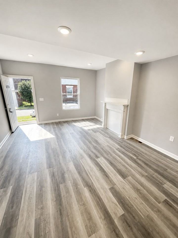 1753 S Taylor St - Photo 3 of 20