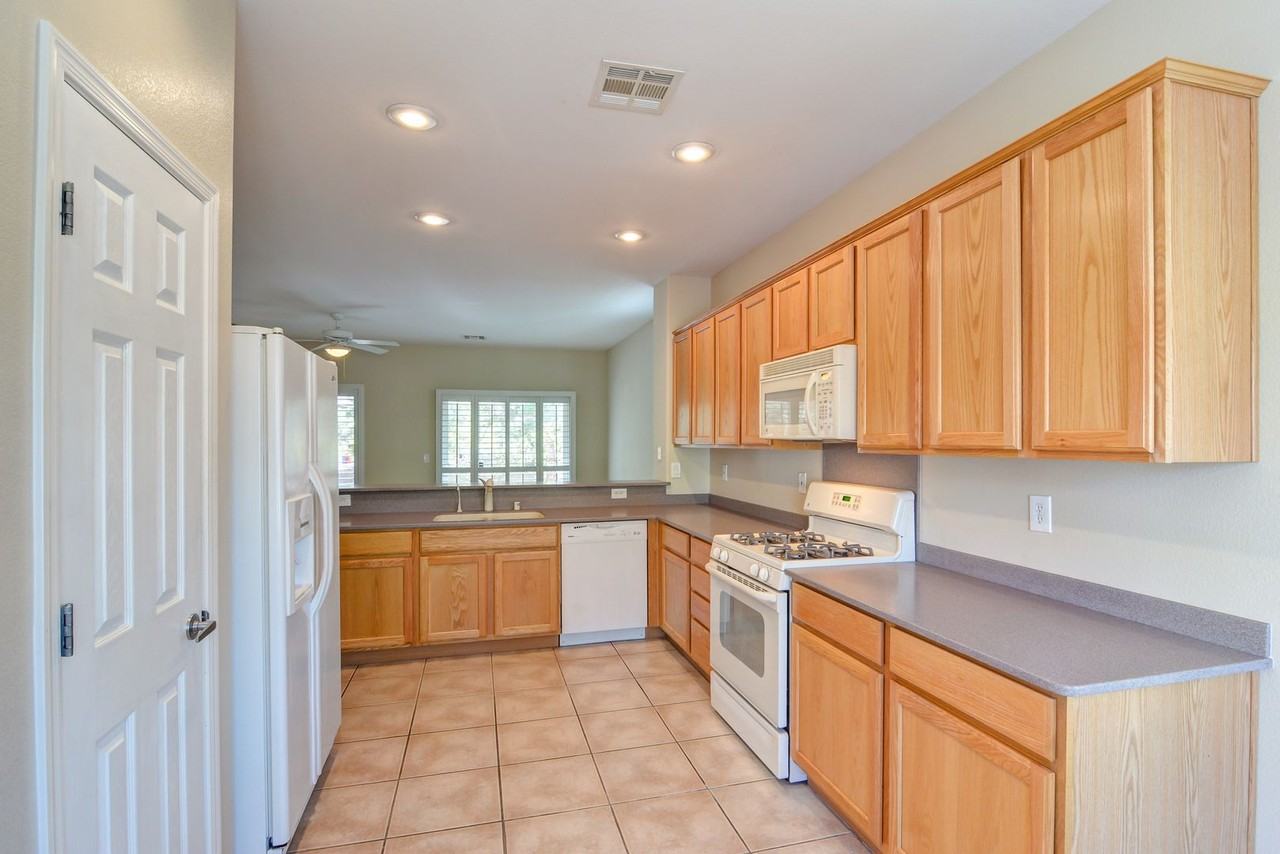 2173 Burris Hill Dr - Photo 5 of 16