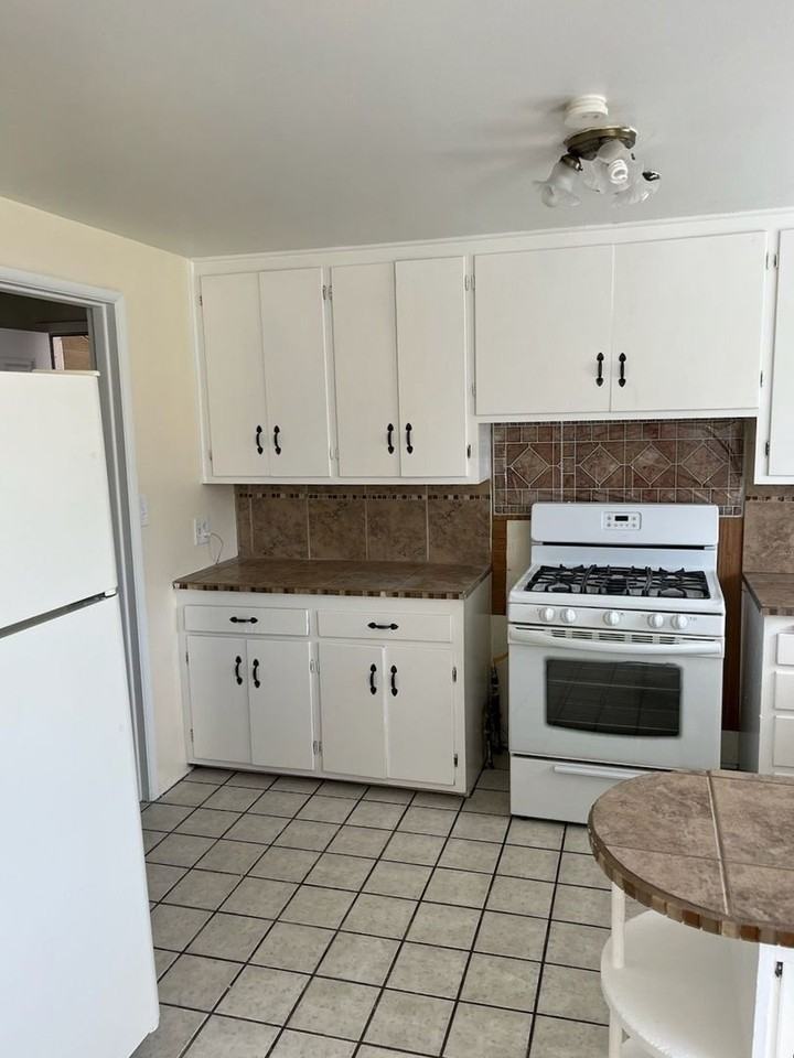 3190 W Mark Ave - Photo 4 of 21