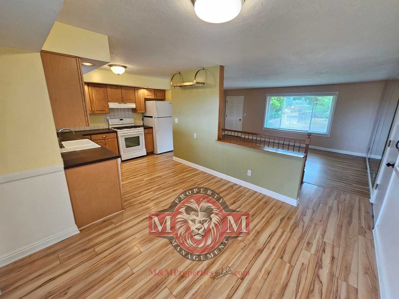 7006 S 1620 E - Photo 4 of 29