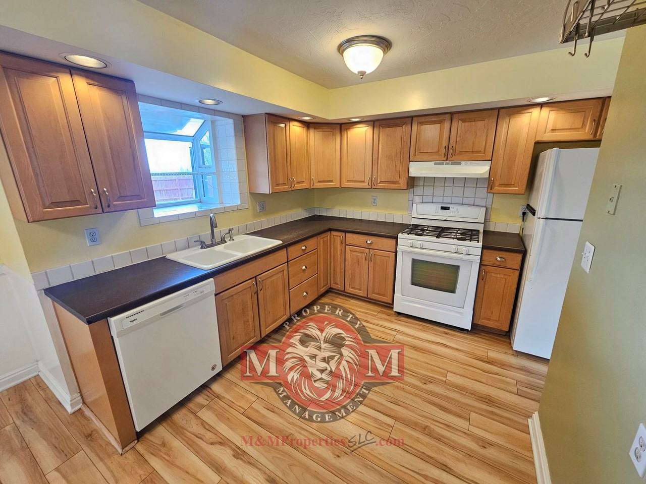 7006 S 1620 E - Photo 6 of 29