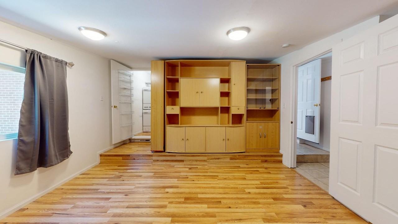 3295 Euclid Ave - Photo 2 of 25