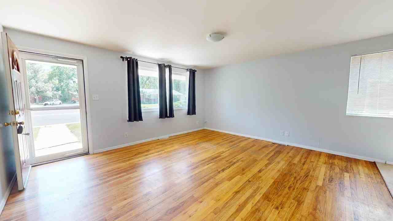 3295 Euclid Ave - Photo 3 of 25