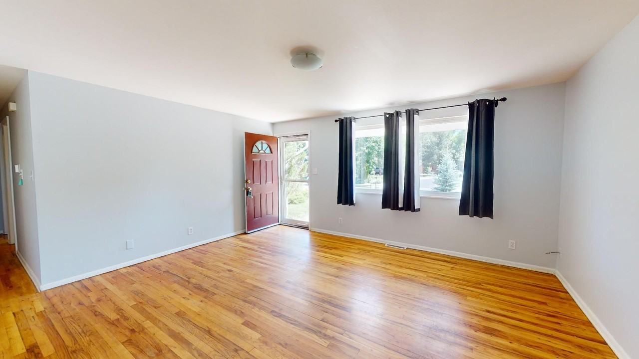 3295 Euclid Ave - Photo 4 of 25