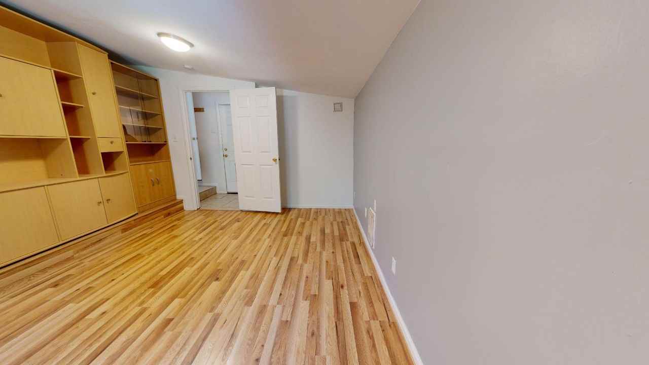 3295 Euclid Ave - Photo 7 of 25