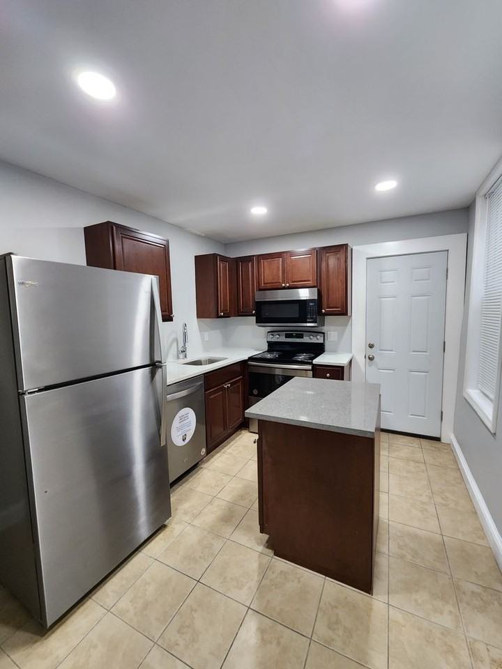 2516 N Jessup St - Photo 4 of 8