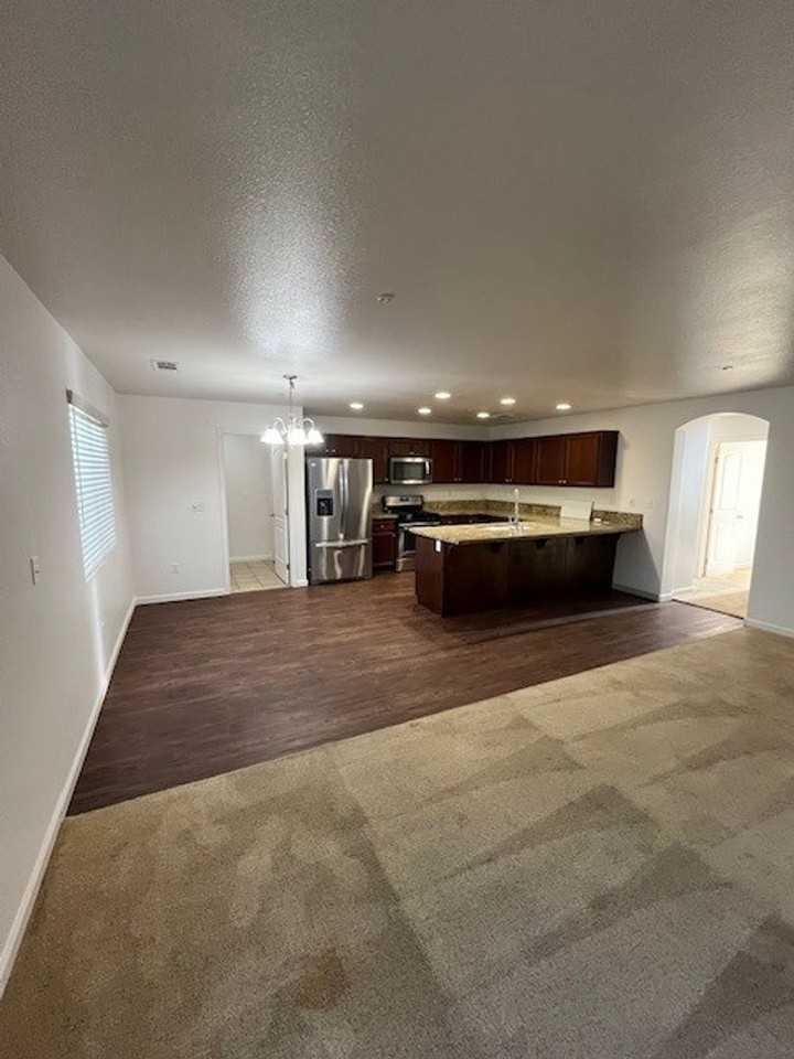 414 Edgewater St - Photo 5 of 29