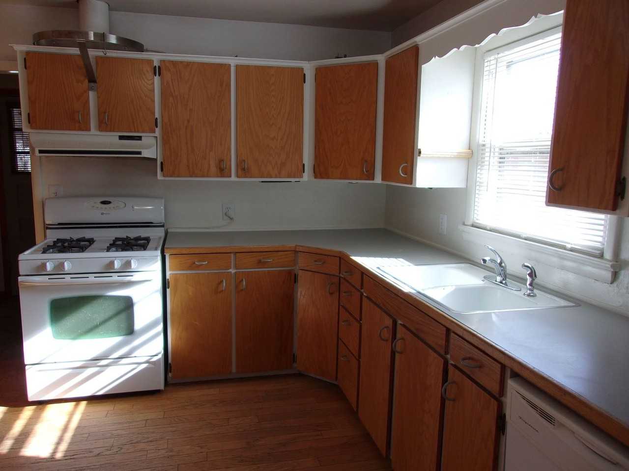 412 Park St - Photo 2 of 10