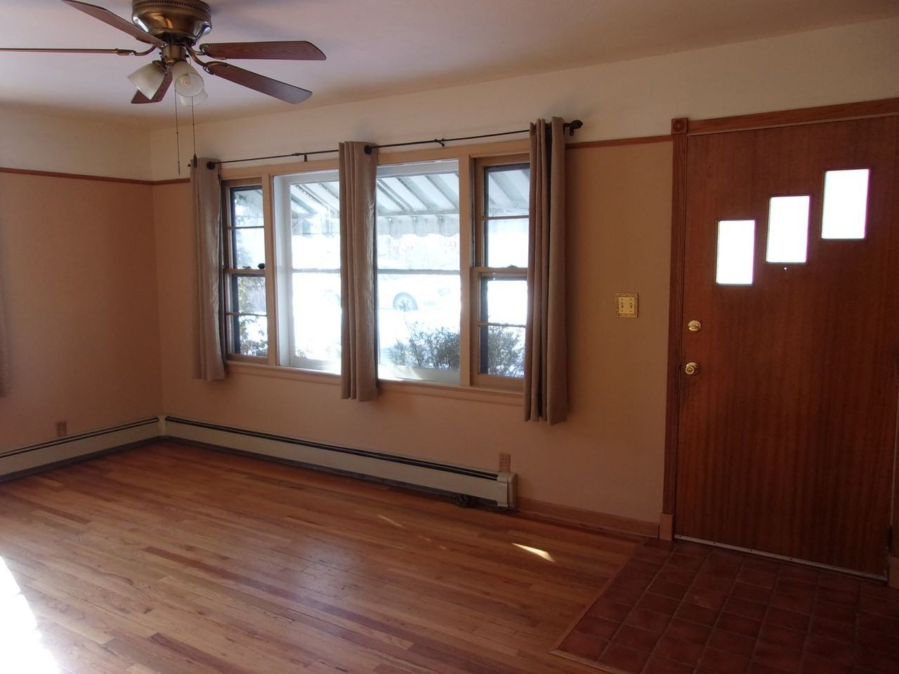 412 Park St - Photo 5 of 10