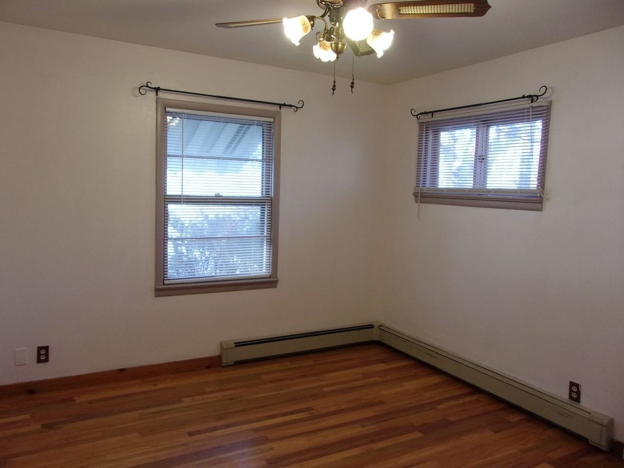 412 Park St - Photo 6 of 10
