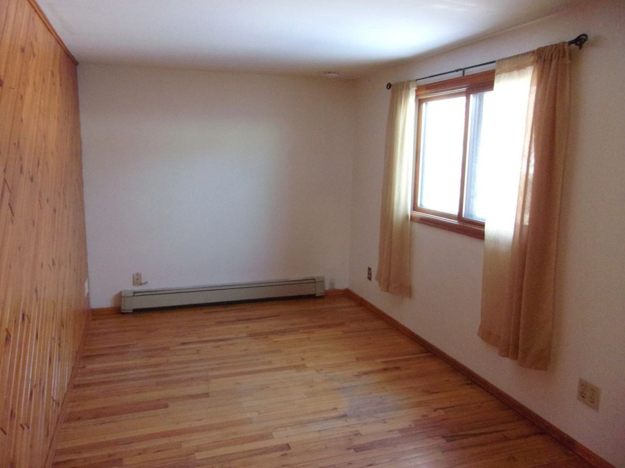 412 Park St - Photo 7 of 10