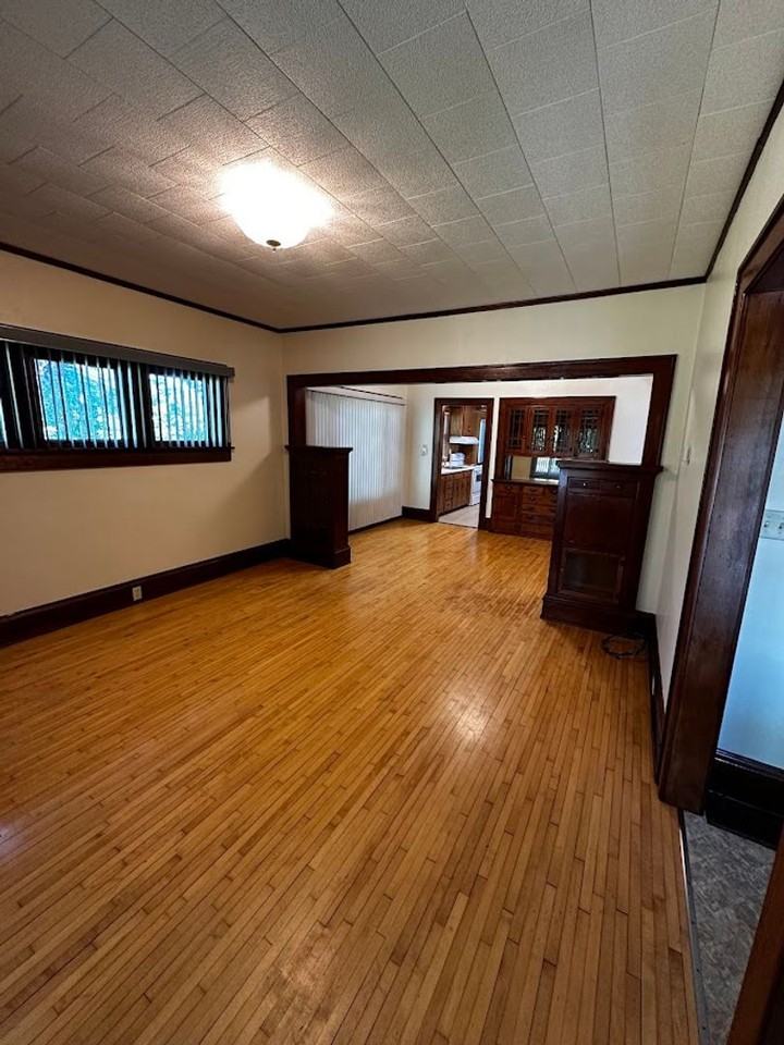 625 Iowa Ave Ne - Photo 4 of 17