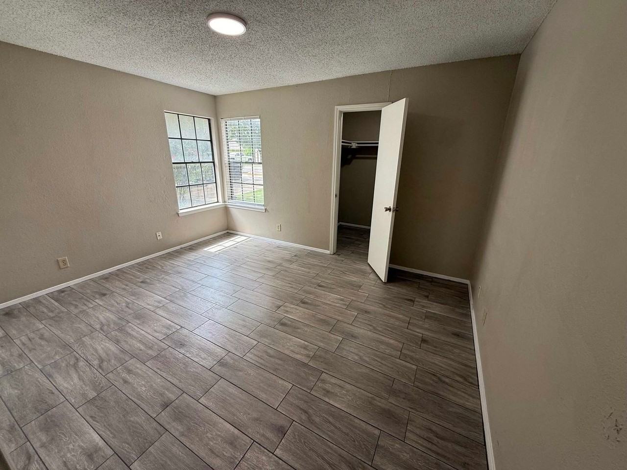 1204 Greenbriar Loop - Photo 7 of 9