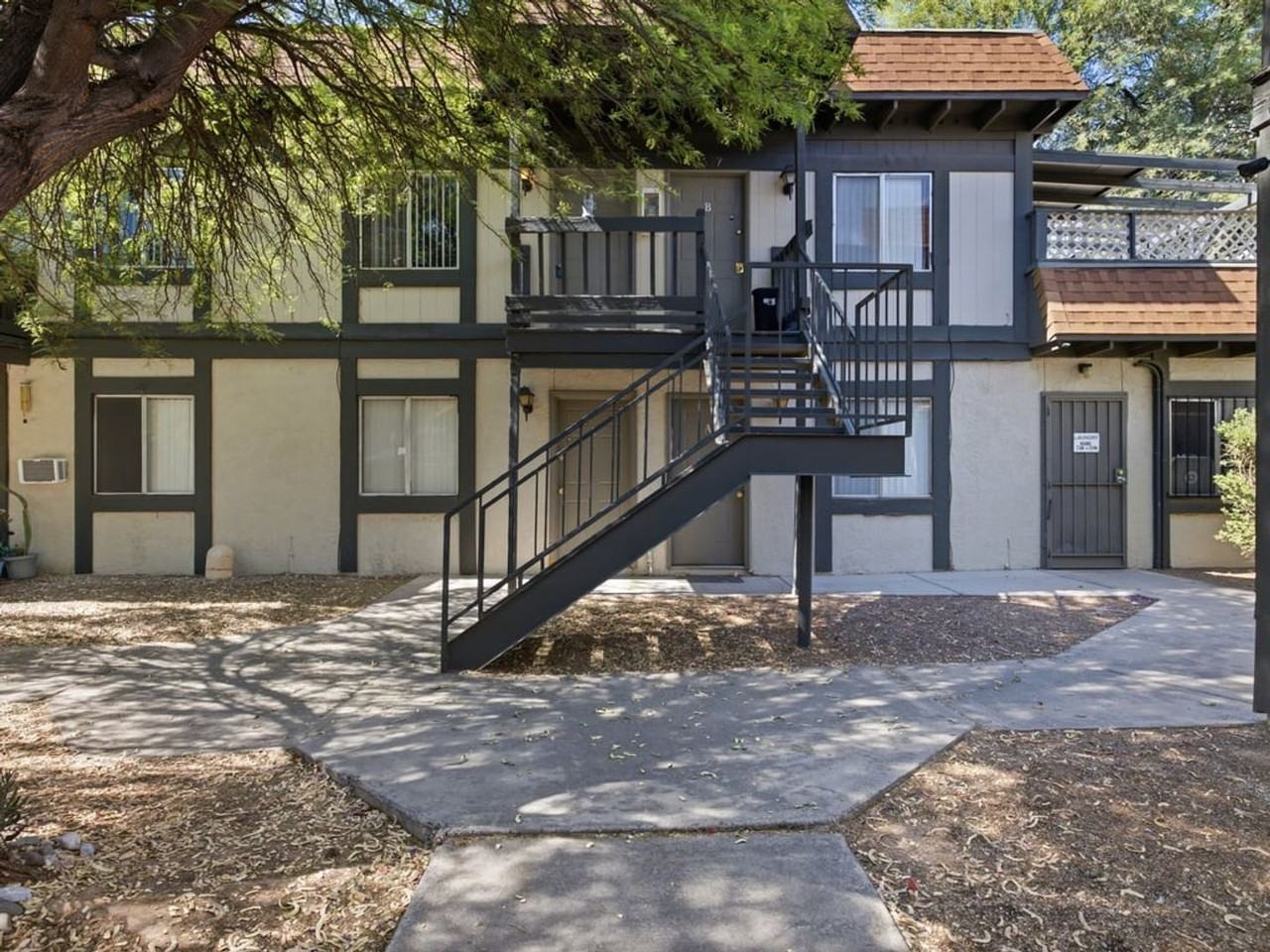 1525 S Woodland Ave Apt B - Photo 3 of 16
