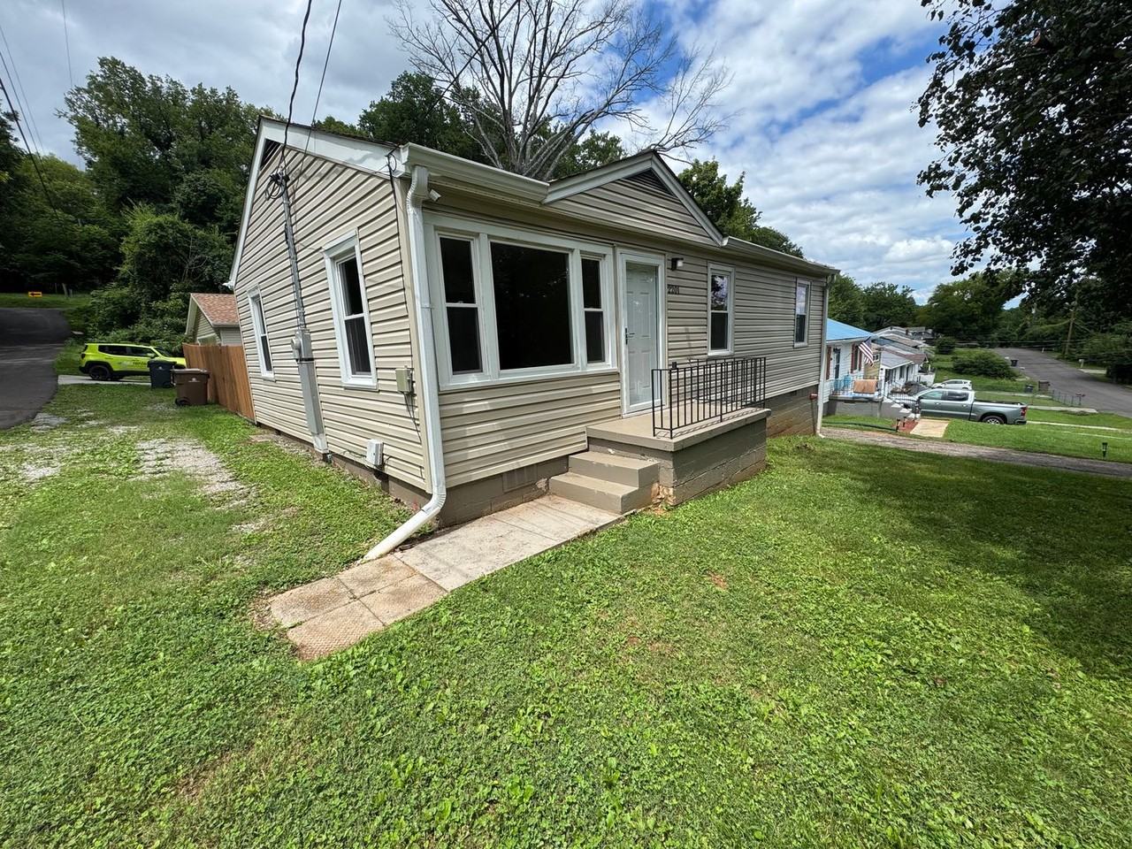 2201 Chester St - Photo 3 of 22