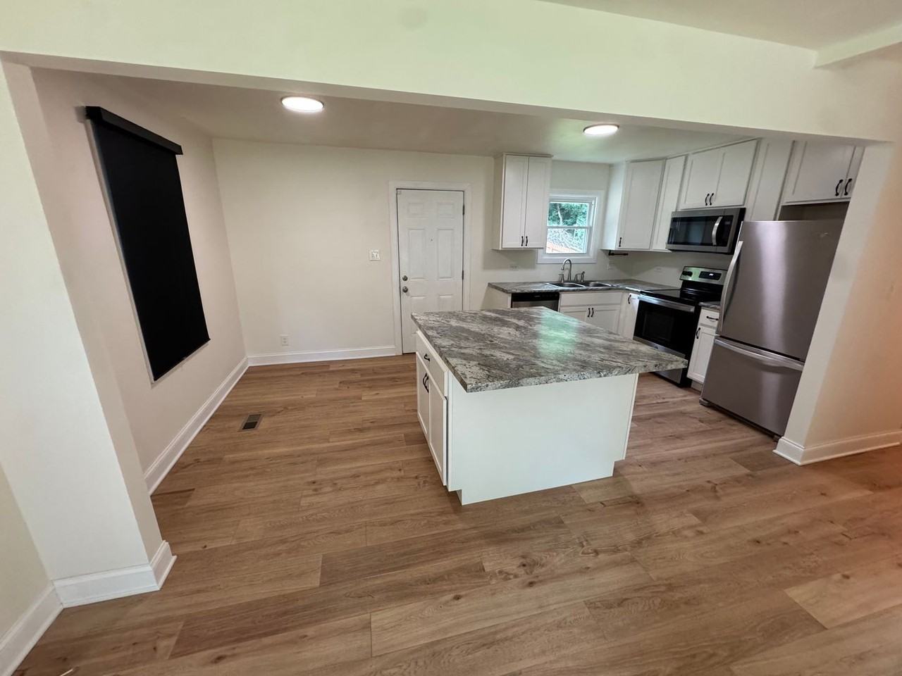 2201 Chester St - Photo 6 of 22