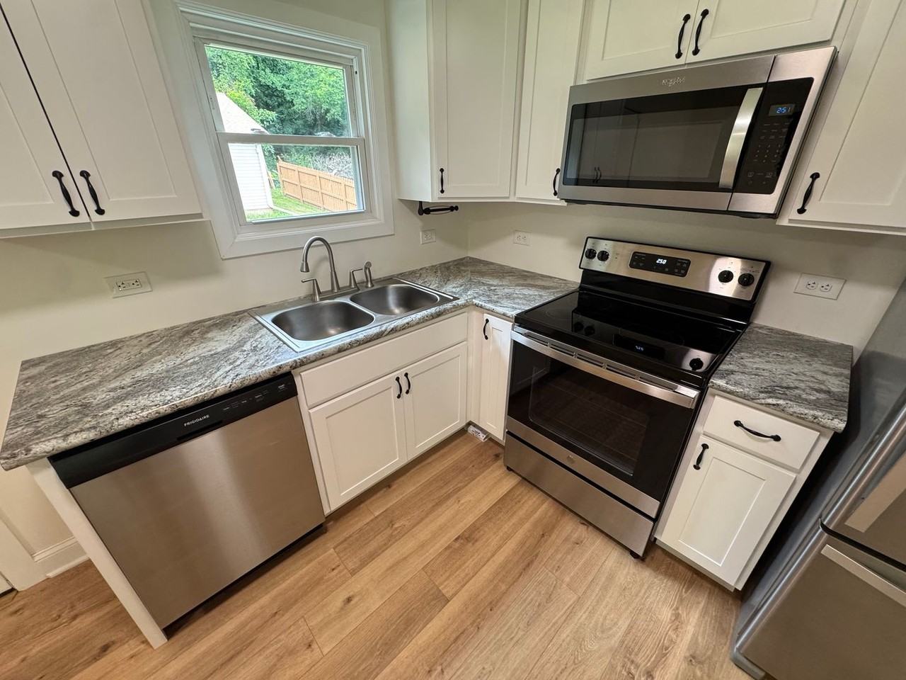 2201 Chester St - Photo 7 of 22