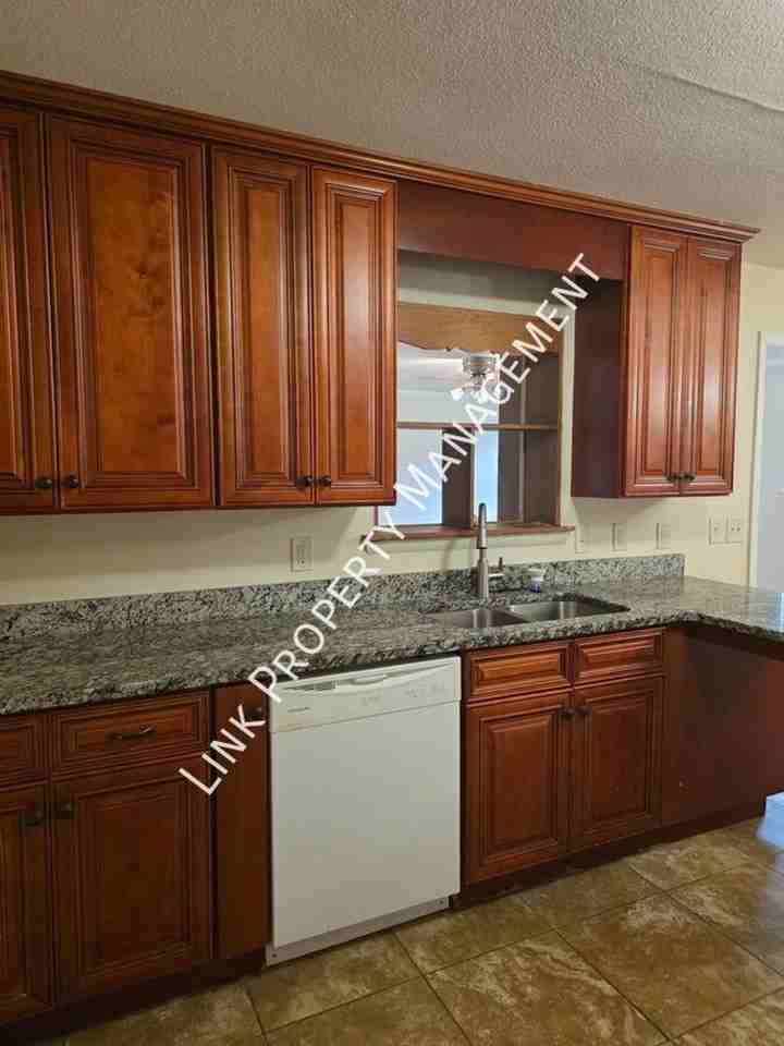 5407 Winniespan Rd - Photo 3 of 26