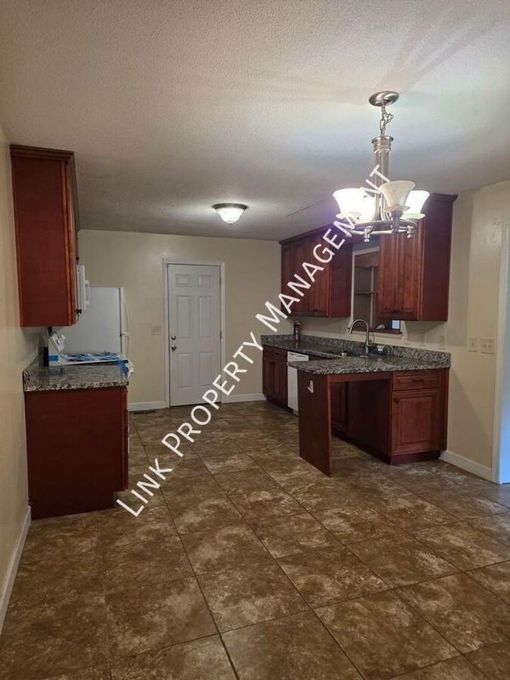 5407 Winniespan Rd - Photo 4 of 26