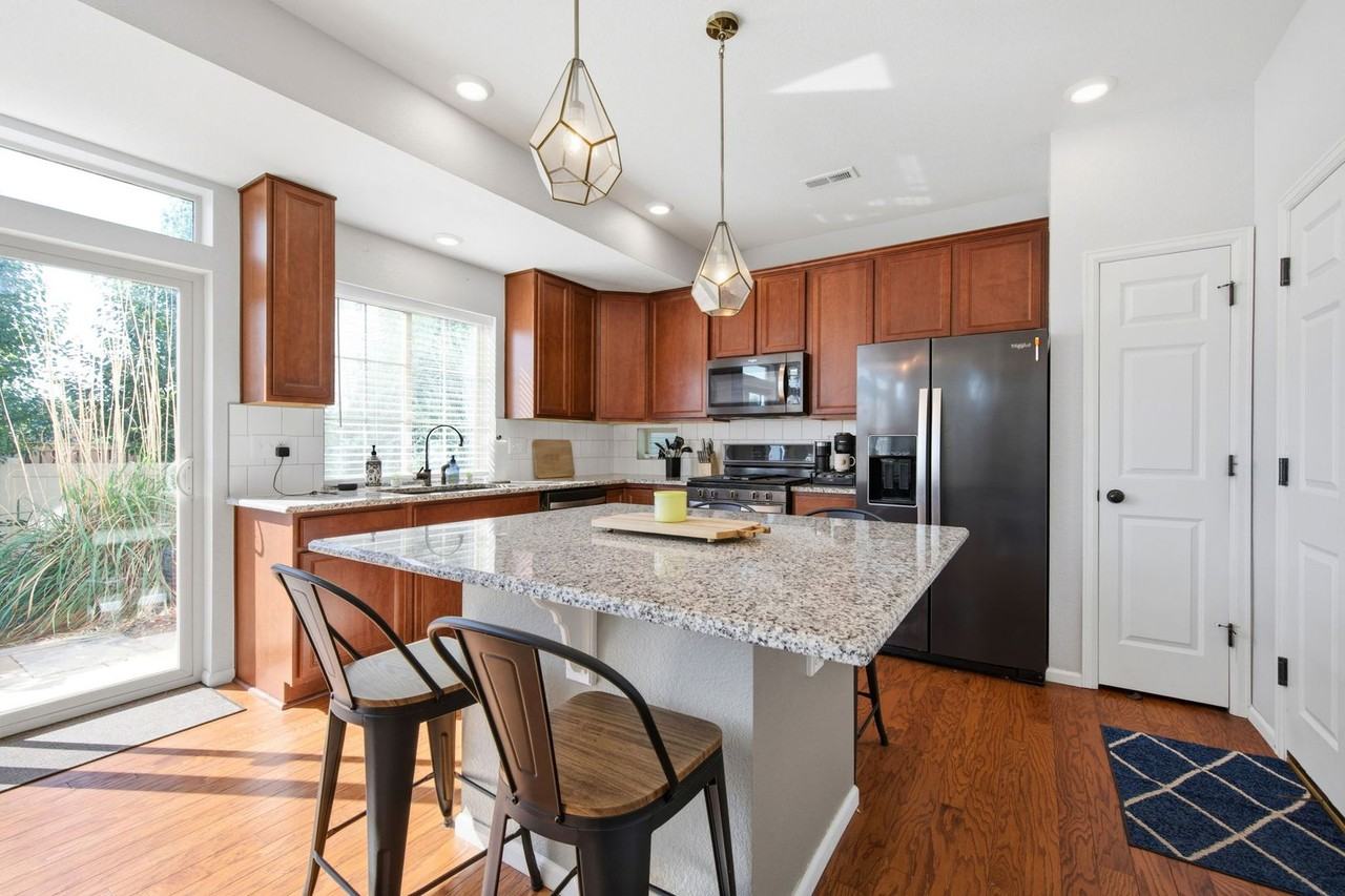 3769 Summerwood Way - Photo 7 of 21