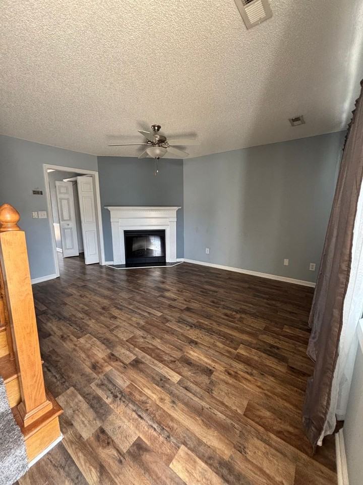 2330 Vineyard Dr - Photo 2 of 22