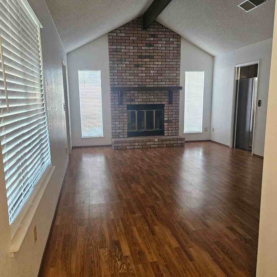 3544 Traveler Ct - Photo 4 of 15