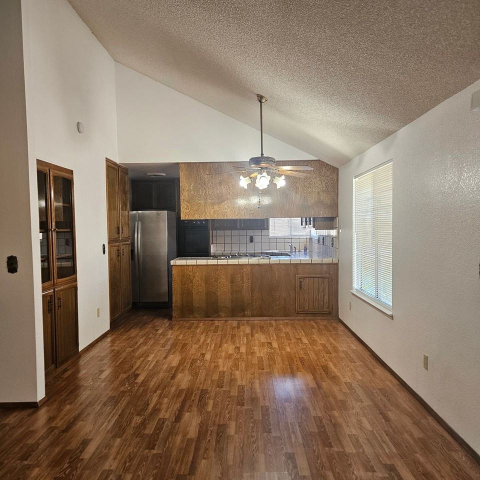 3544 Traveler Ct - Photo 5 of 15