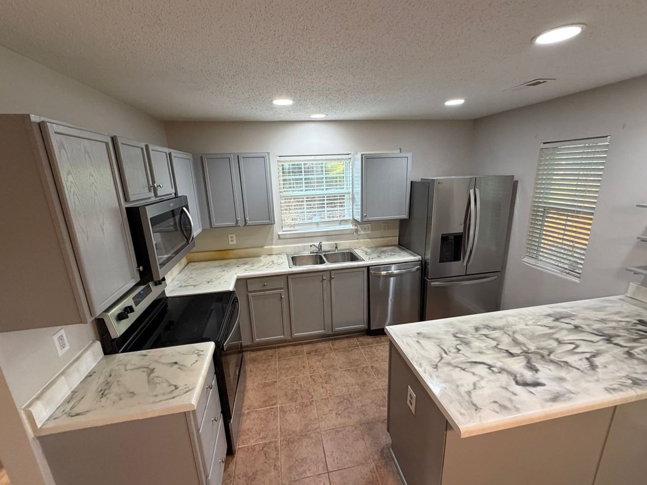 1047 Oak Blossom Way - Photo 5 of 23