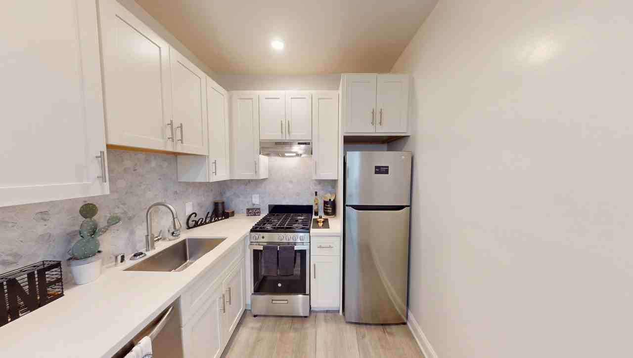 1395 Golden Gate Avenue - Photo 3 of 17