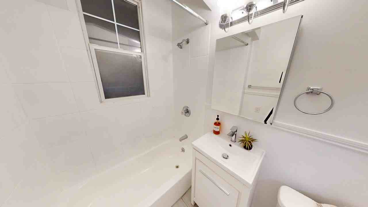 1395 Golden Gate Avenue - Photo 4 of 17