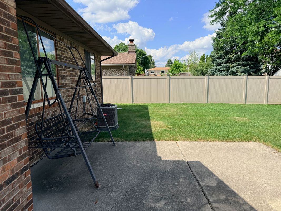 38352 Coronation Dr - Photo 2 of 28
