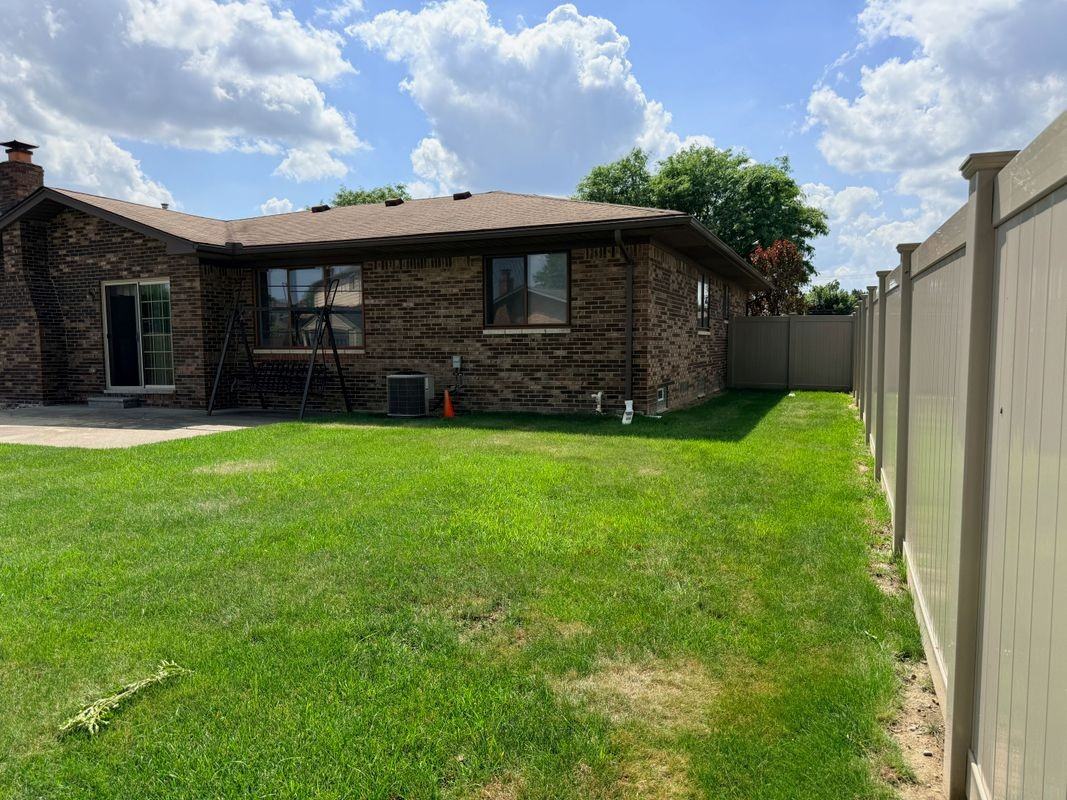 38352 Coronation Dr - Photo 4 of 28