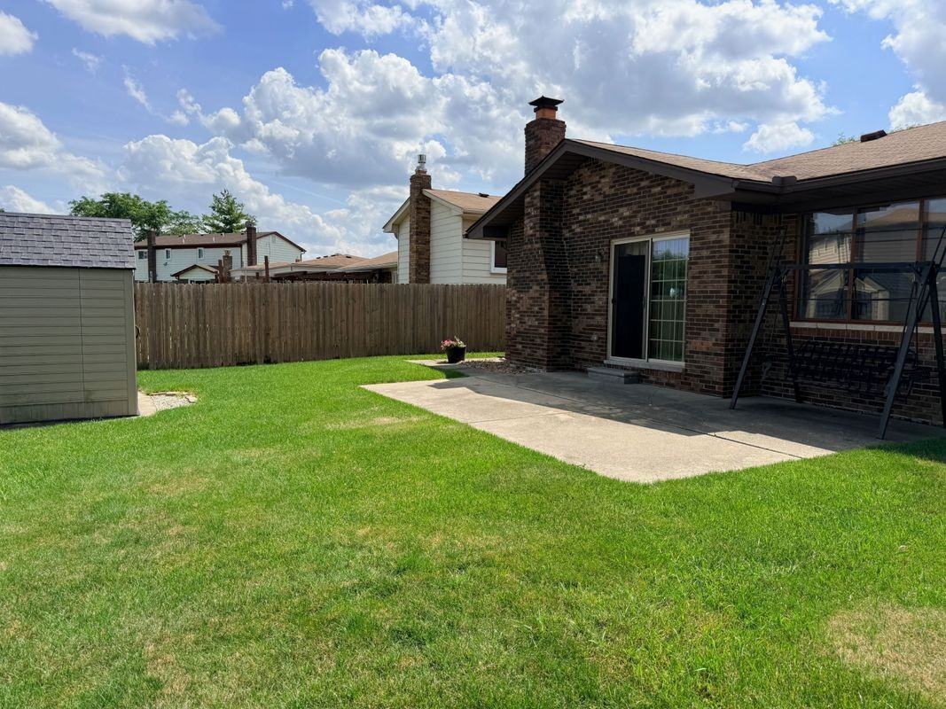 38352 Coronation Dr - Photo 6 of 28