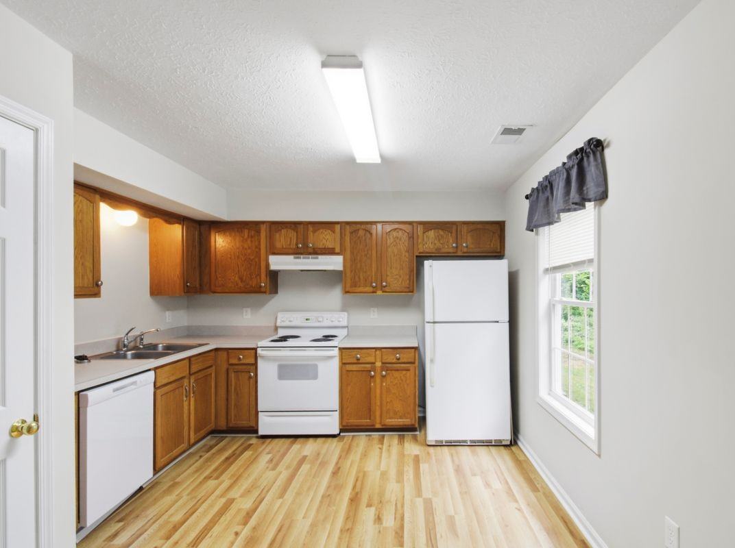 424 Ridgefield Ave - Photo 2 of 16