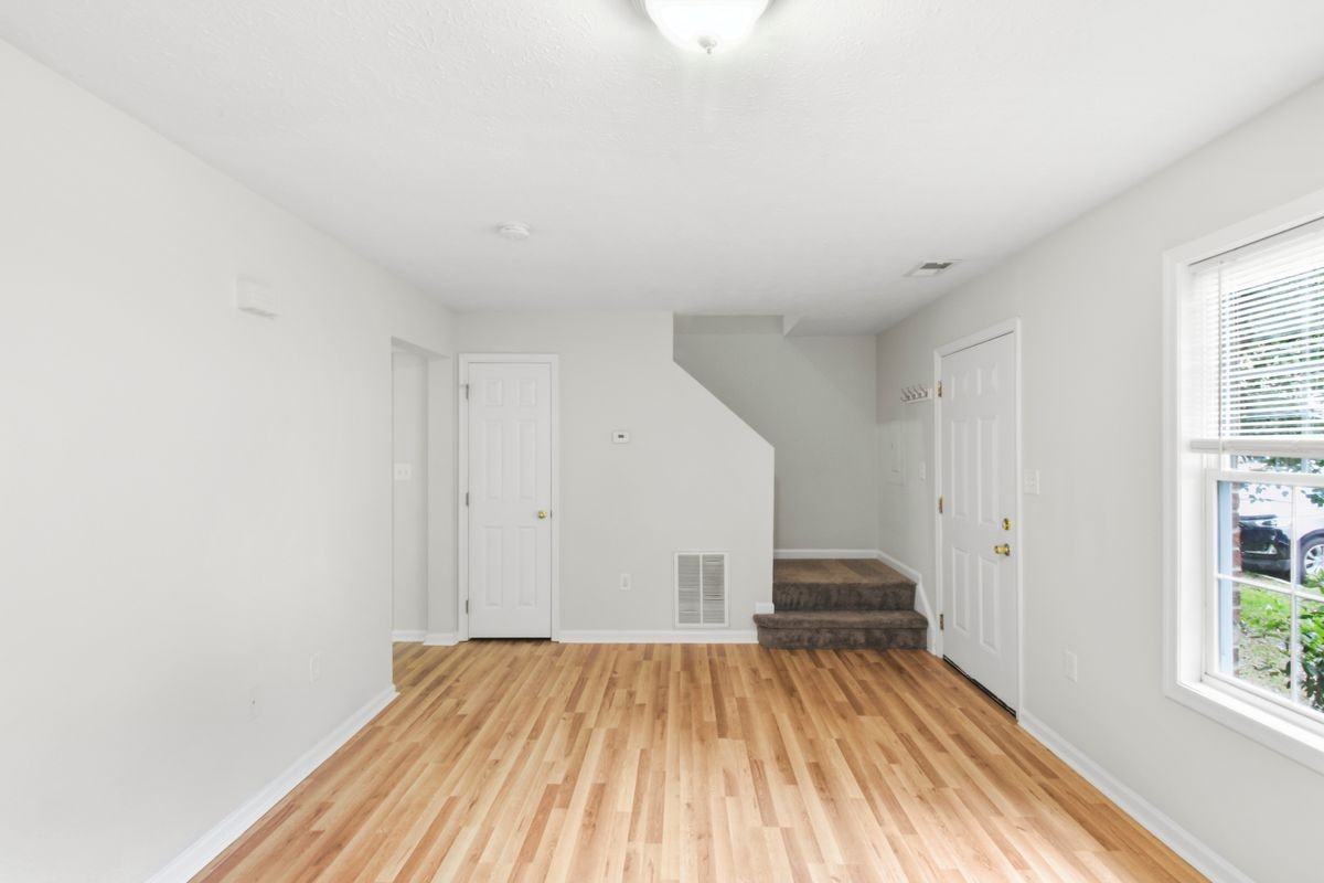 424 Ridgefield Ave - Photo 4 of 16