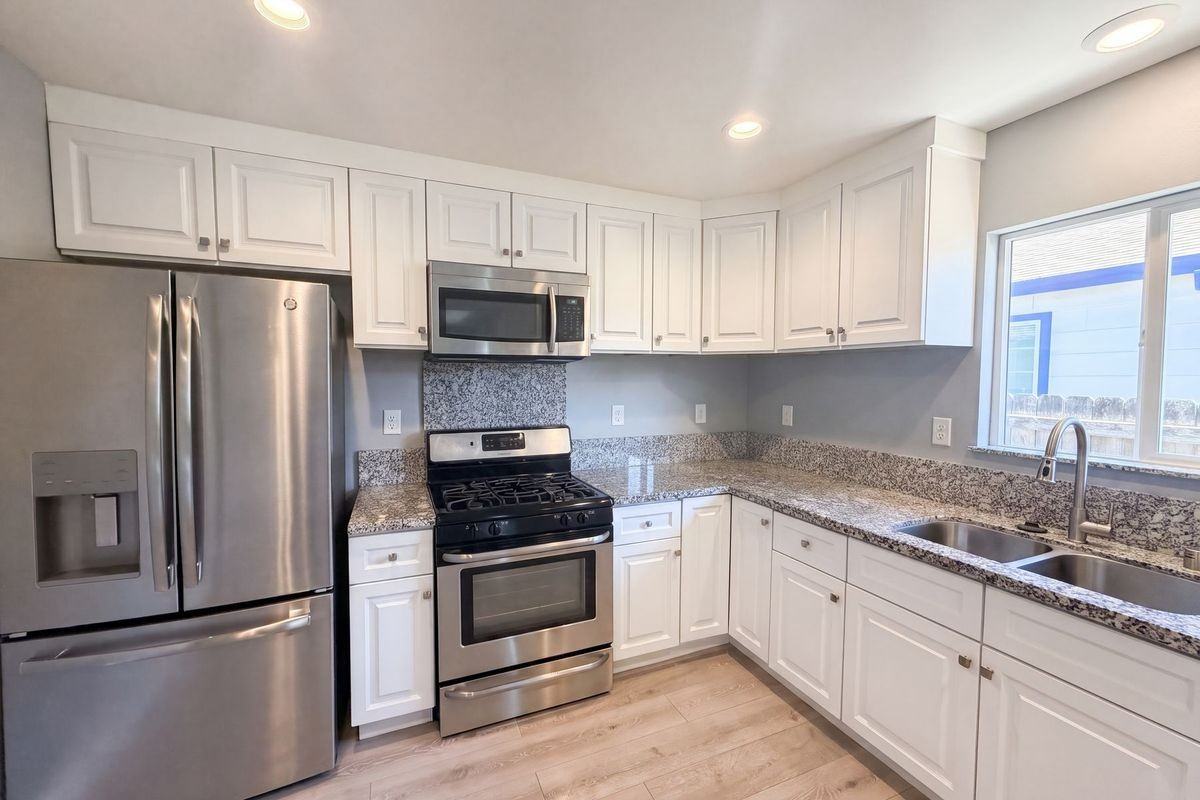 3713 Ripley St - Photo 4 of 23
