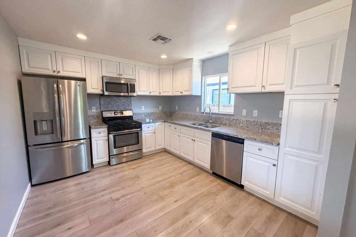 3713 Ripley St - Photo 6 of 23