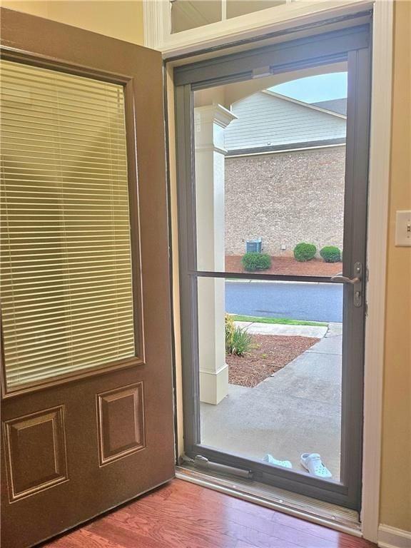 2712 Beynon Ln - Photo 2 of 24