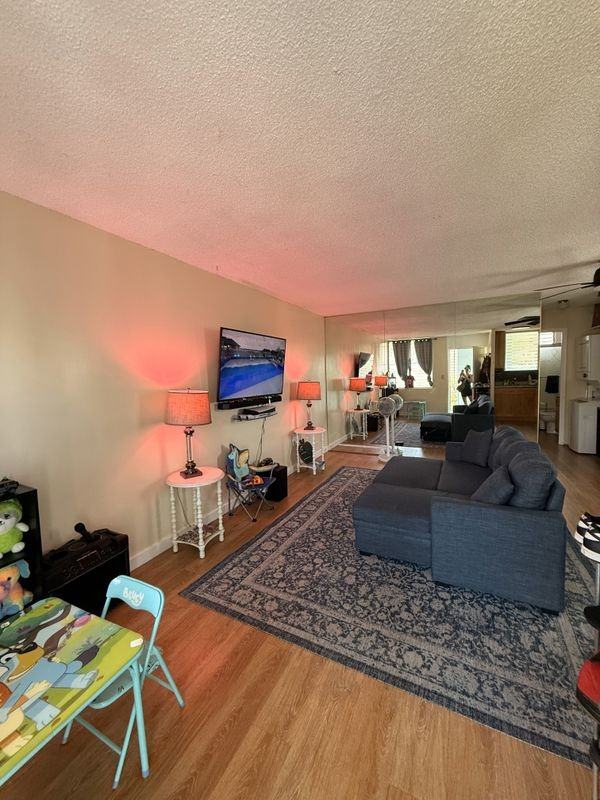 1526 Kewalo St - Photo 3 of 17